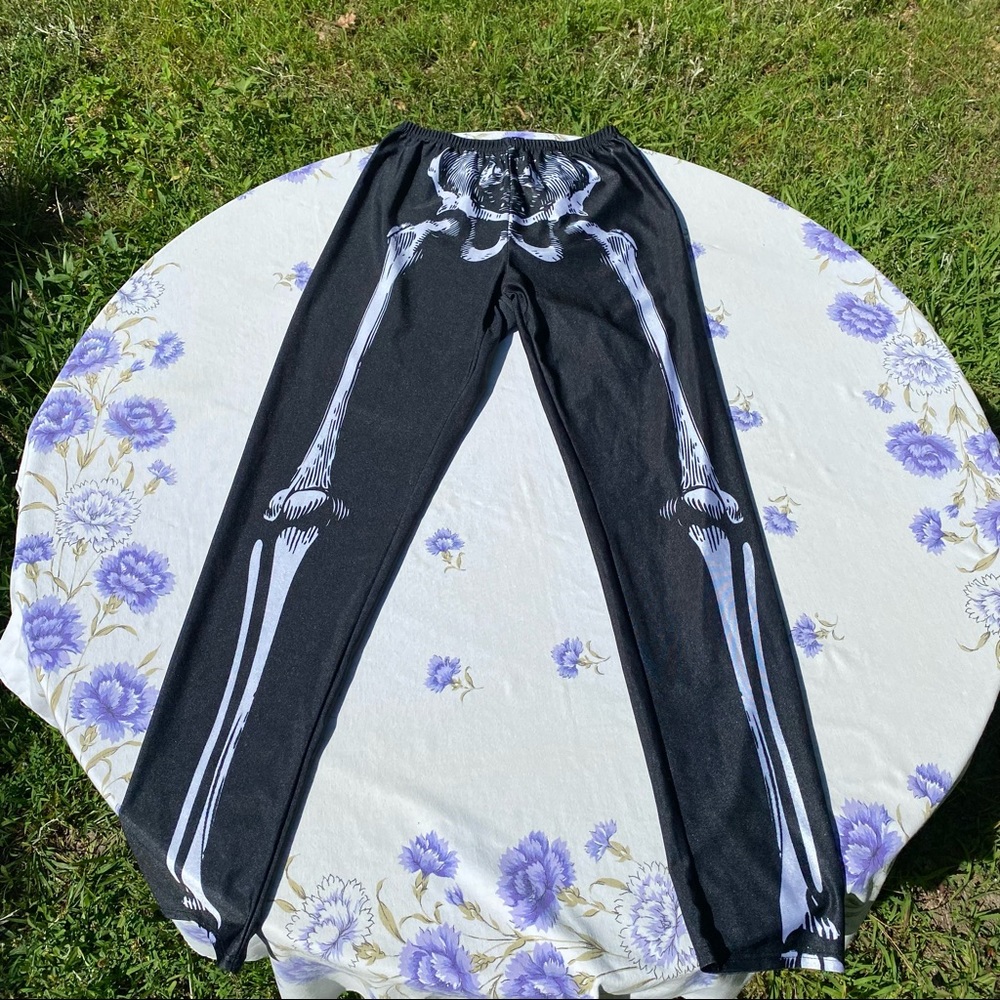 Black And white size medium skeleton leggings perfect for Halloween